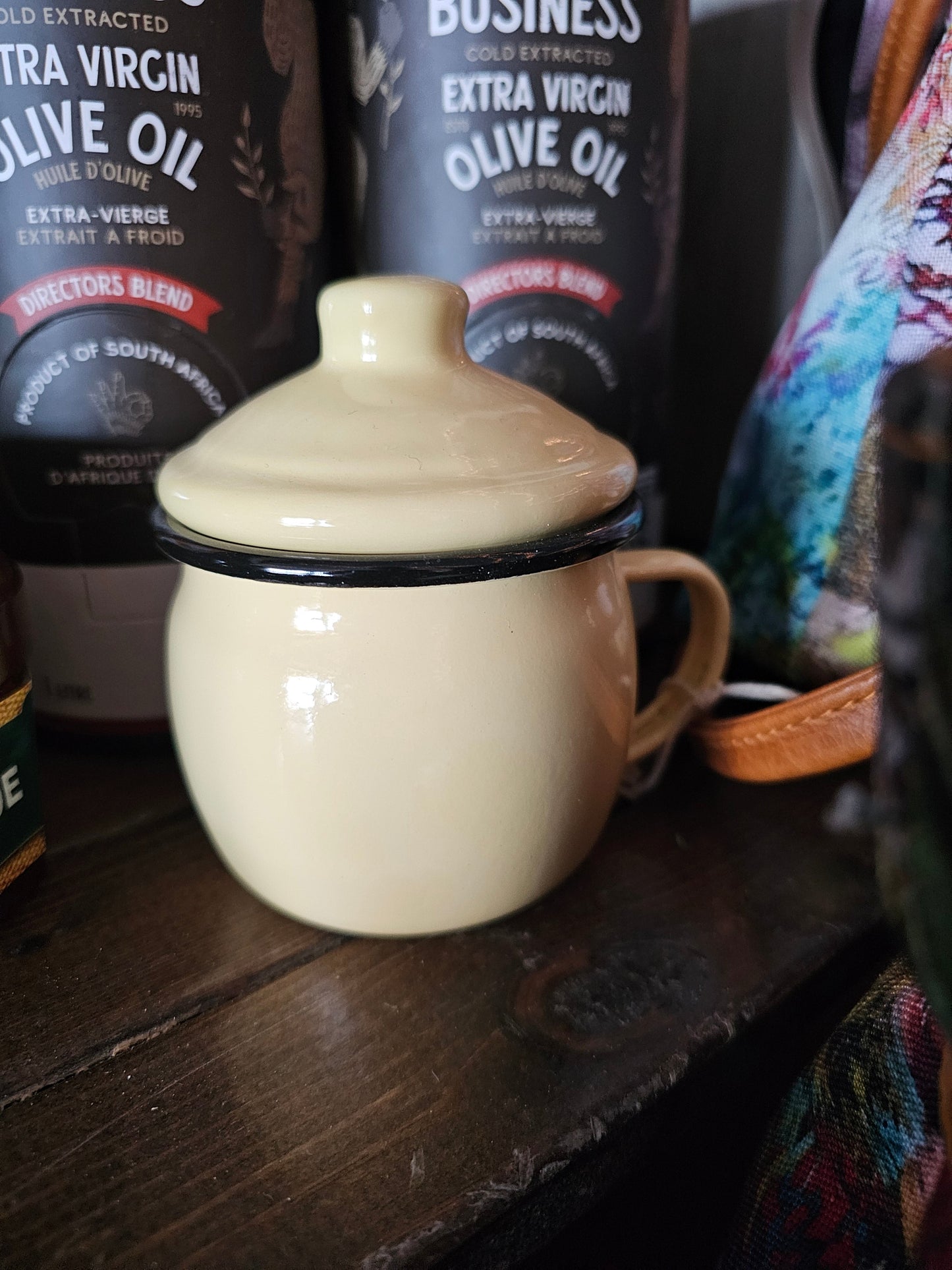 Enamel belly mug with lid